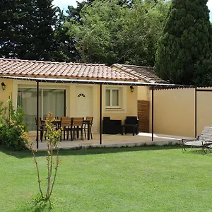 https://le-gite-du-moulin-sarrians.fr-provencehotel.com